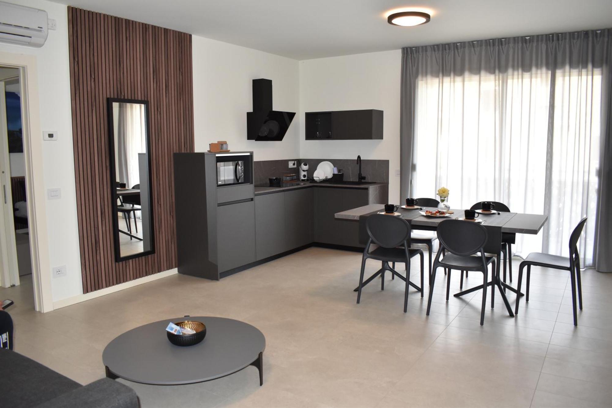 Baia Delle Rose Via Roma 111 Lägenhet Costa Volpino Exteriör bild